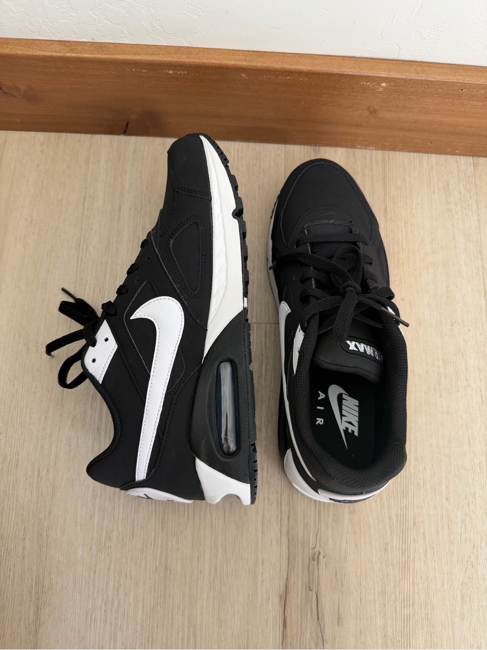 Womens Black Air Max Sz 10